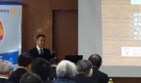 講演中の林さん
